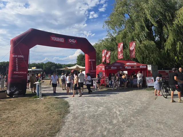 Bei sommerlichen Temperaturen lockte das Splash Hard zahlreiche Besucherinnen und Besucher an den Ratzersdorfer See. | Foto: Julia Steyrer