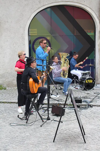 ALPKAN spielte vor dem Kulturlabor auf.