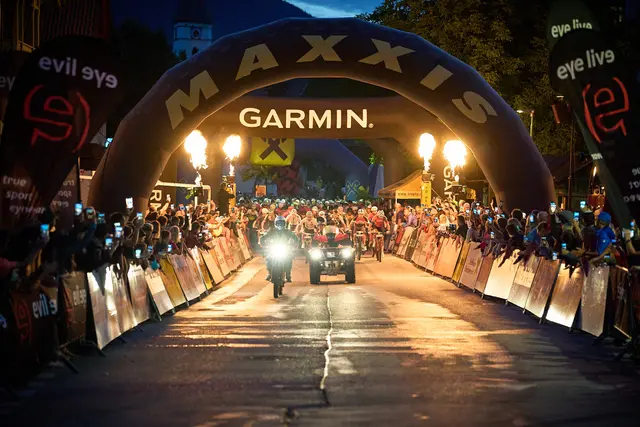 Der Start zur Trophy-Extremdistanz um 5 Uhr morgens hat etwas Mystisches. | Foto: Martin Bihounek