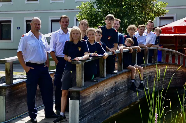Freiwillige Feuerwehr Pitten rund um Kommandant Peter Luef | Foto: Elisabeth Peinsipp