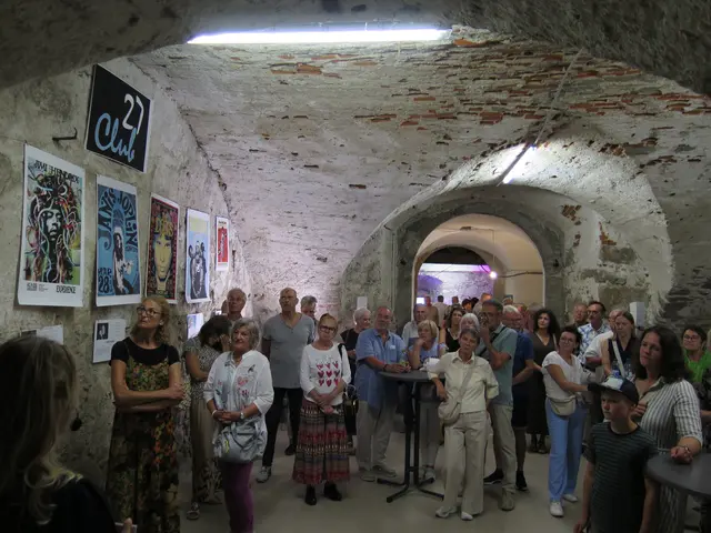 Ein voller Schlosskeller, begeisterte Besucherinnen und Besucher und ein Abend, der Musikgeschichte lebendig machte: Die Veranstaltung „Forever Young. Ein Tribut an die (Un)Sterblichkeit“ war ein voller Erfolg. | Foto: Viola