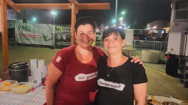 Die Helferinnen und der gesamte Kulturverein war sehr zufrieden, der ESV half beim Grillhendlmachen. | Foto: Markus Zalar