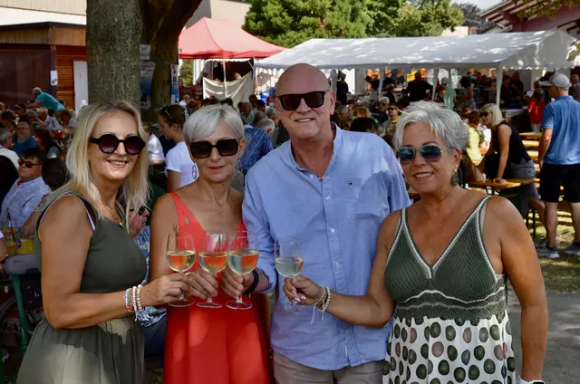 Gute Laune beim Frühschoppen bei Petra Juracek, Steidler Martina und Friedrich, Claudia Michal  | Foto: Elisabeth Peinsipp