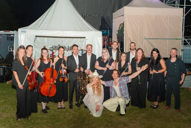 Cari Cari holten sich für das Jubiläum des Acoustic Lakeside Festival Verstärkung in Form eines Ensembles. | Foto: DerSchindler