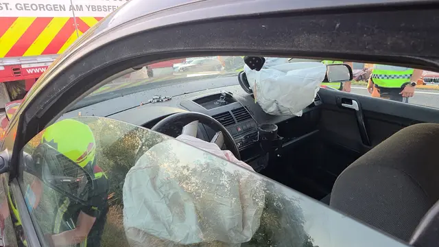 Ein heftiger Zusammenstoß zweier Pkw auf der B1 bei St. Georgen am Ybbsfelde forderte am Freitagabend zwei Verletzte. | Foto: DOKU NÖ