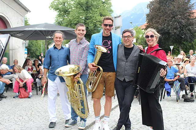 ALPKAN spielte vor dem Kulturlabor auf.