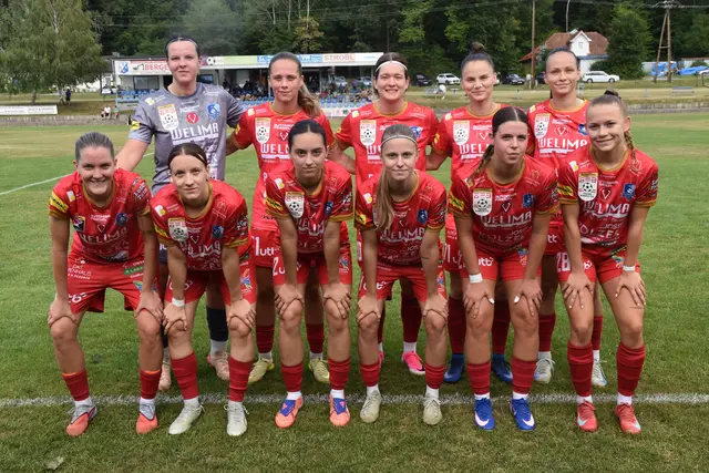 Startelf beim Testspiel gegen Rapid: Anita Kis, Sophie Grafl, Alissa Zimmermann, Emilia Cejtei, Lena Schandl, Marie-Kristin Leitner (vorne); Dóra Schvirján, Petra Petrovics, Zsófia Csizmadia, Zoé Magyarics, Virág Kovacs (hinten) | Foto: MeinBezirk/Michael Strini