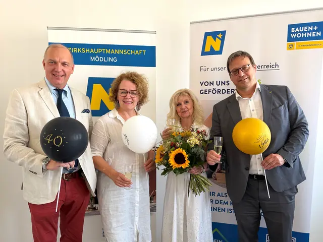 Bezirkshauptmann Philipp Enzinger, Wohnbau-Landesrätin Christiane Teschl-Hofmeister, Sachbearbeiterin Elisabeth Tischler und Abteilungsleiter Peter Neurauter | Foto: Pressler