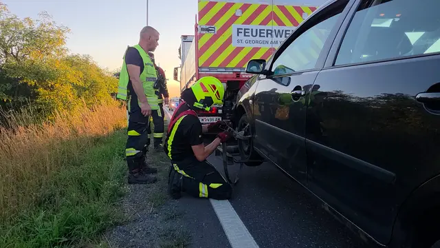 Ein heftiger Zusammenstoß zweier Pkw auf der B1 bei St. Georgen am Ybbsfelde forderte am Freitagabend zwei Verletzte. | Foto: DOKU NÖ