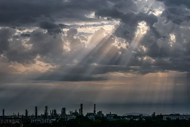 Nur entlang der Nordalpen sind vereinzelt kurze Regenschauer möglich.
 | Foto: Kurt Dvoran