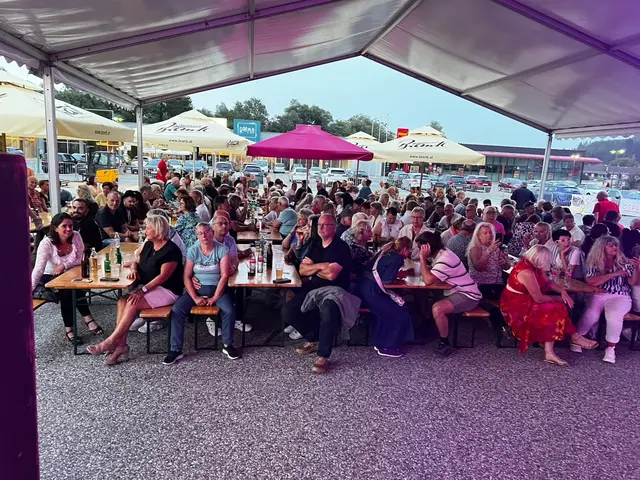 Gute Stimmung bei den zahlreichen Gästen in Rosental | Foto: Markus Zalar