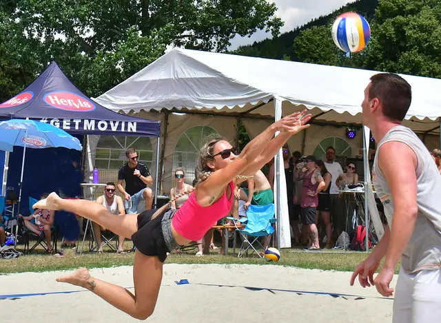 Teresa lässt keinen Ball liegen...