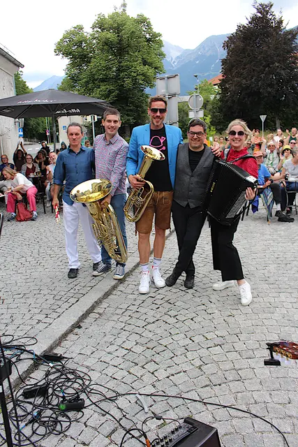 ALPKAN spielte vor dem Kulturlabor auf.