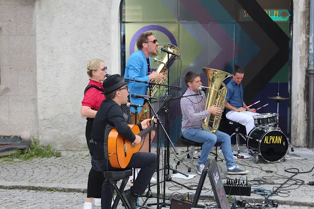 ALPKAN spielte vor dem Kulturlabor auf.