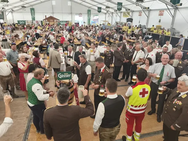 Krönender Abschluss mit Bieranstich am Sonntag nach dem Festakt. | Foto: Anita Galler