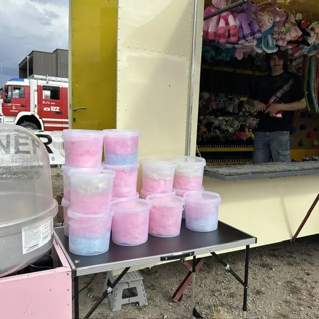 Immer wieder bei den kleinen Festgästen beliebt: Zuckerwatte.