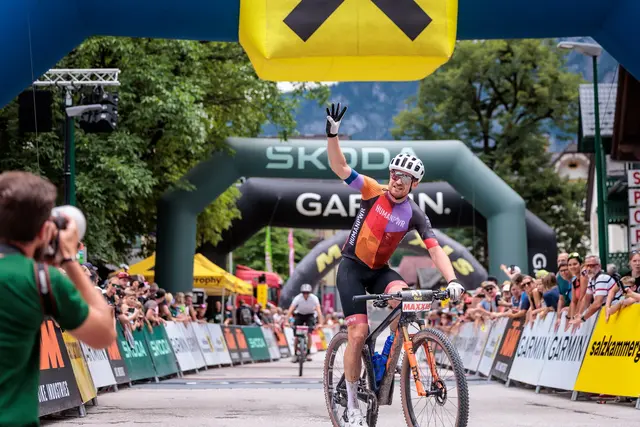 Manuel Pliem, der Sieger der Extremdistanz über mehr als 200 Kilometer, bei der Einfahrt ins Ziel | Foto: Erwin Haiden