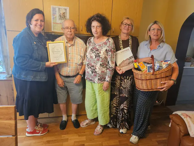 Bürgermeisterin Sabrina Divoky, Franz Leeb, Frau, Stadträtin Christa Majnek und Ortsvorsteherin GRin Ilse Gruber. | Foto: Stadtgemeinde Traiskirchen