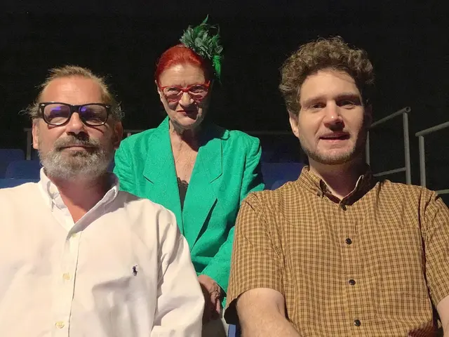 Werner Halbedl, Petra Stock und Tobias Kerschbaumer begeistern im Theo in der bitterbösen Komödie "Die Nacht der Kannibalen".