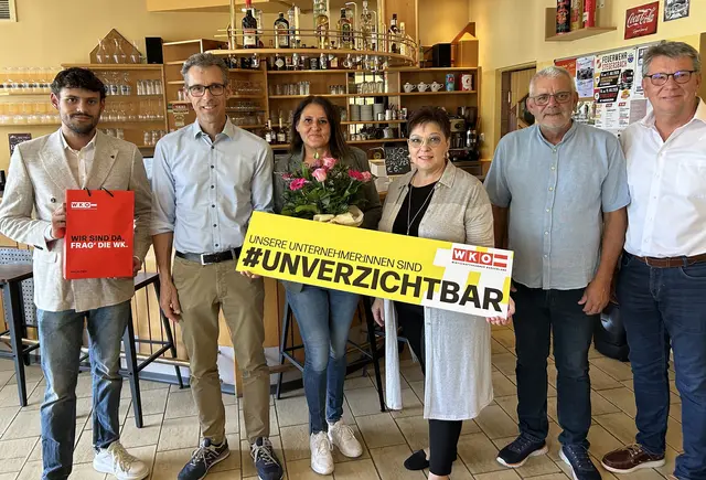 Bei der Eröffnung: Oliver Fenz, Andreas Sagmeister, Neo-Betreiberin Annamaria Fenz, Herta Walits-Guttmann, Robert Fenz und Roman Eder (von links). | Foto: WKÖ