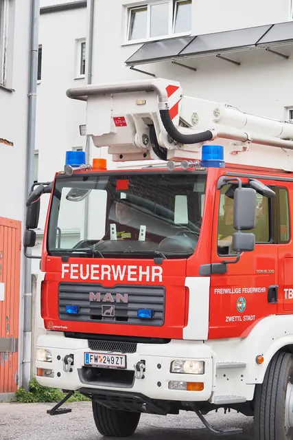 Feuerwehr schon unterwegs - sie hilft auch gerne den Tieren. | Foto: Rudolf Bind