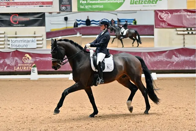Kerstin Kronaus auf Bon Baldur.  | Foto: Foto Dill