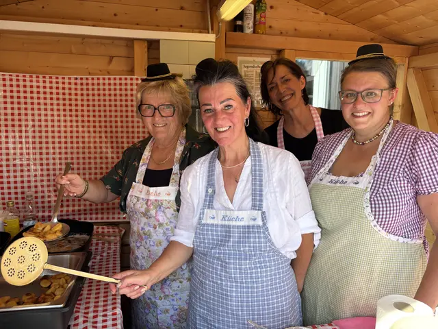 Die Frauenschaft Bruck machte "Erdäpfel-Nidei": Marija Nill, Eva Langreiter, Monika Palzenberger, Katharina Langreiter | Foto: Voithofer