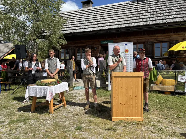 Josef Obweger führte als Obmann des Kärntner Almwirtschaftsvereins durch den Tag. | Foto: MeinBezirk/Carmen Rienzner