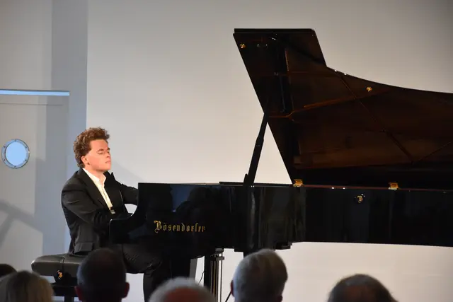 Dier virtuose Pianist Vsevolod Zavidov ist erst 20.  | Foto: Michaela Müller