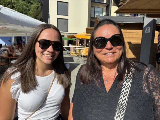 Paula und Alexandra ließen sich die Veranstaltung nicht entgehen. | Foto: Voithofer