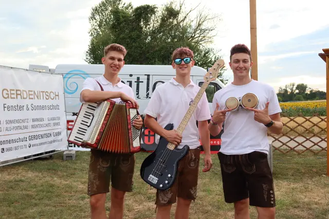     Gemeinschaft, Musik und gute Laune standen beim Feuerwehrfest im Mittelpunkt. | Foto: Alejandra Ortiz / MeinBezirk