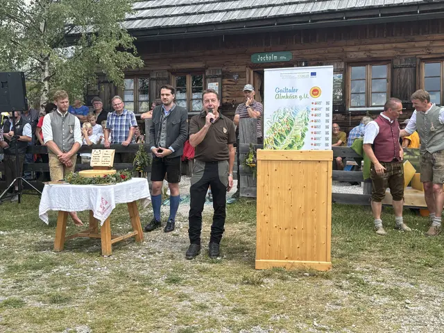 Erwin Angerer bei seiner Rede im Zeichen der Zukunft der heimischen Landwirtschaft. | Foto: MeinBezirk/Carmen Rienzner