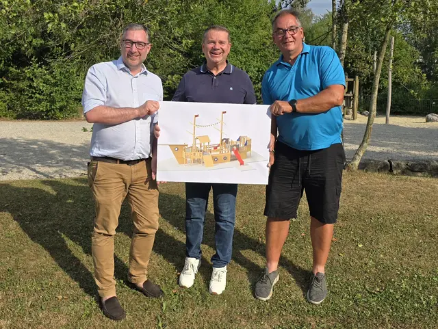 Bernd Huber gemeinsam mit Bürgermeister Christian Partoll und Sportstadtrat Thomas Unger. | Foto: Partoll