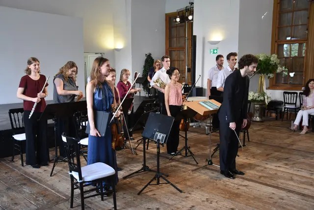 Das Matrix Orchester mit Dirigent Emmanuel Tjeknavorian | Foto: Michaela Müller