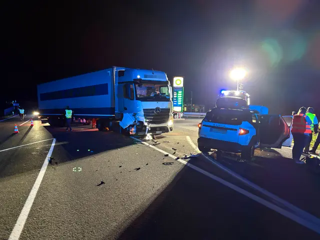 Auf der Fernpassstraße in Heiterwang kollidierten ein Sattelschlepper und ein Familienauto. | Foto: ZOOM.TIROL