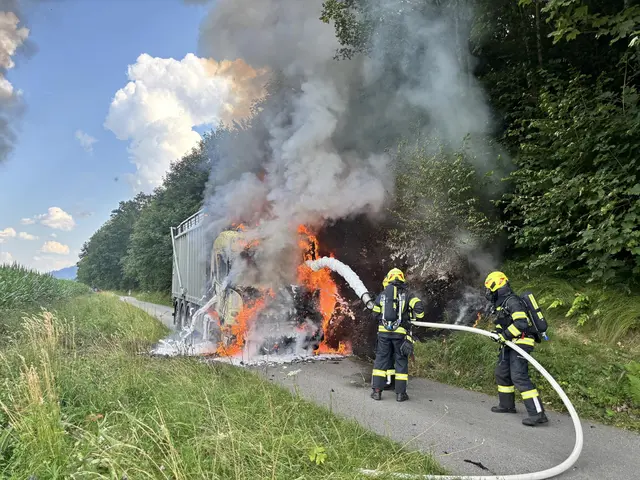Die FF Engelhartszell musste etwa zu einem Fahrzeugbrand ausrücken. | Foto: FF Engelhartszell