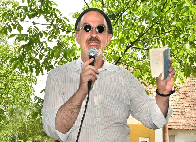 Intendant Christian Beier begrüßte die Gäste in der Kellergasse in Platt. | Foto: Herbert Schleich