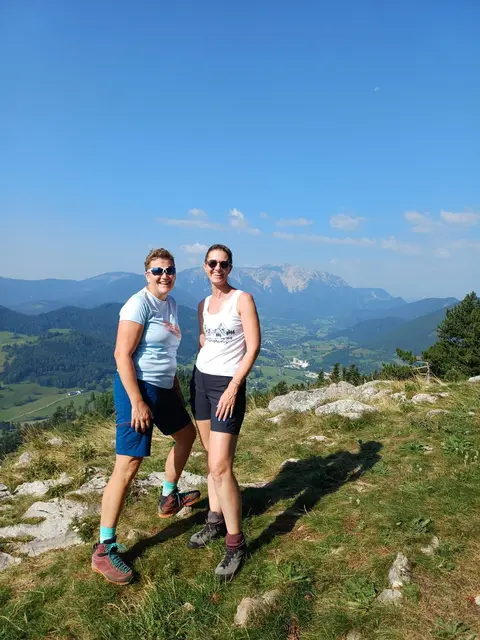 Enge Freundinnen: Elke Kirner und Doris Spielbichler (l.) gemeinsam im Sommer '25 am Gländ. | Foto: privat