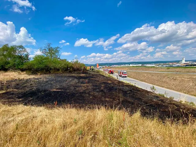 Die zuerst eingetroffenen Einsatzkräfte reagierten sofort und leiteten einen umfassenden Löschangriff ein. | Foto: Feuerwehr