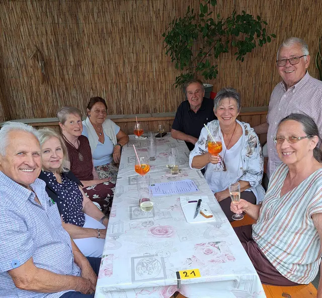 Manfred und Maria Schneider, Anni Zierlinger, Grete und Walter Steininger, Gabi Schicklgruber, Senioren Obmann Ernst Kurz und Elfriede Schmidt | Foto: Ernst Schicklgruber