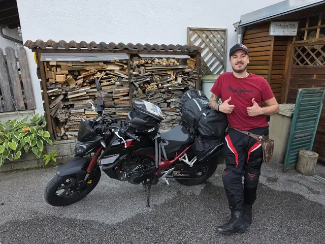 Christoph Bartl aus Götzens startet mit seiner Honda CB750 Hornet zu einer rund 5.000 Kilometer langen Solo-Tour durch Osteuropa bis ans Schwarze Meer. | Foto: Bartl
