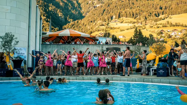Auch beim Pool wurde getanzt. | Foto: KTVB Bad Hofgastein, Leo Nguyen.
