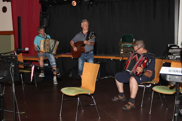 Die Musikgruppe spielte mit Leo Teufl den Schluß
