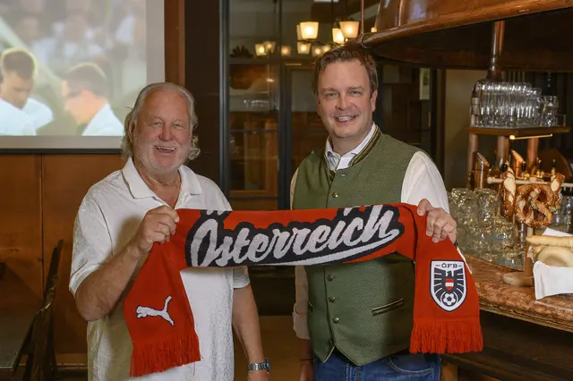 Hannes Kartnig (l.) und Robert Grossauer mit einem Österreich-Fanschal
