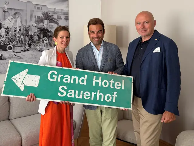 „Hintergrundgespräch Sauerhof“: Bürgermeisterin Carmen Jeitler-Cincelli, Markus Wolfesberger und StR Peter Koczan.
 | Foto: 2026psb/mtj