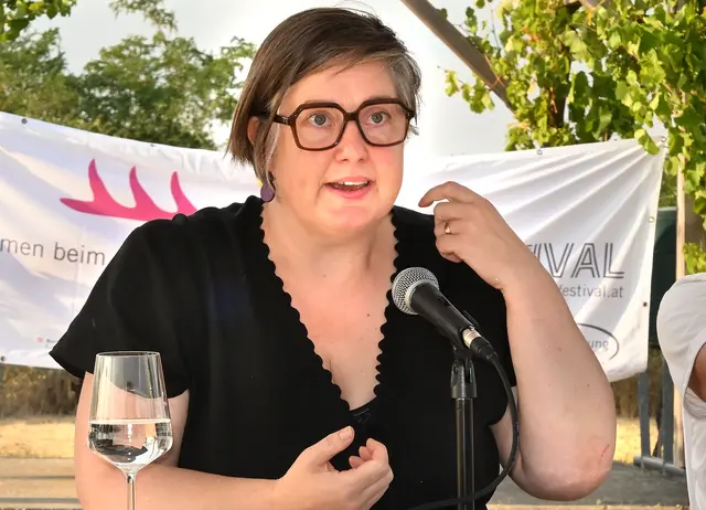 Mieze Medusa verband Spoken Word mit regionaler Literaturtradition. | Foto: Herbert Schleich