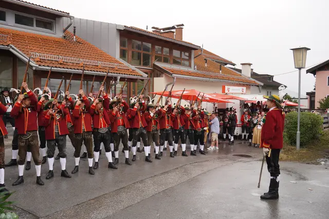 Die SK Matrei agierte als Ehrenkompanie und feuerte unter dem Kommando von Neo-Hptm. Matthias Hauser natürlich auch eine Ehrensalve ab. | Foto: Kainz
