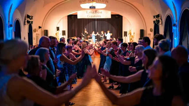 Die Showeinlage beim "Hof:Ball". | Foto: KTVB Bad Hofgastein, Leo Nguyen.