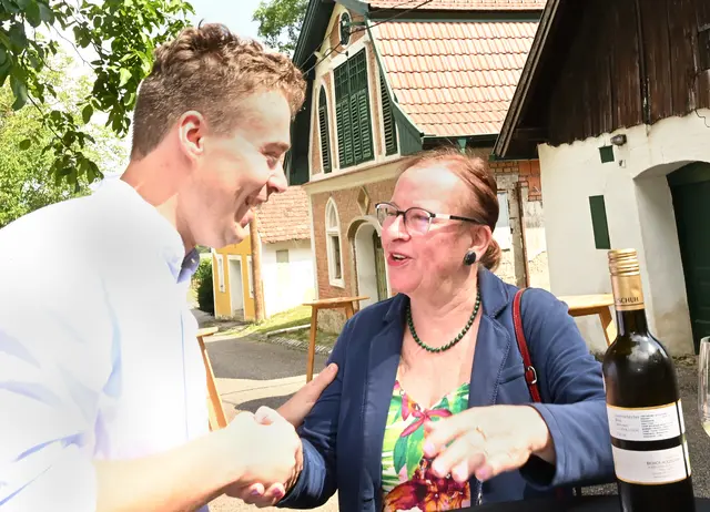 Das Publikum genoss zeitgenössische Musik in idyllischer Kellergassenkulisse. | Foto: Herbert Schleich