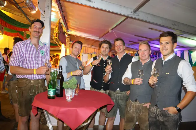 An der Weinbar wurden beste österreichische Weine verköstigt. | Foto: Agnes Etzer